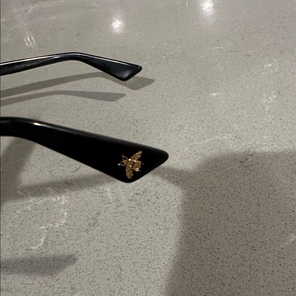 Woman’s Gucci Chic Black Sunglasses - Picture 5 of 8